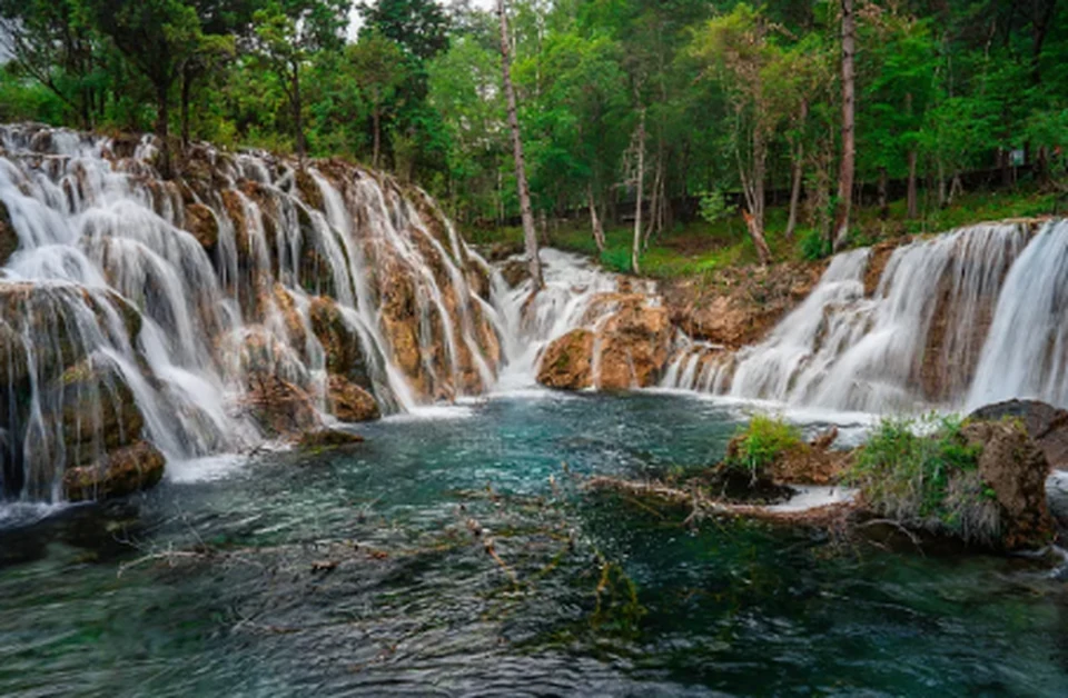 Jiuzhaigou, Huanglong & Mount Siguniang — 6 Days
